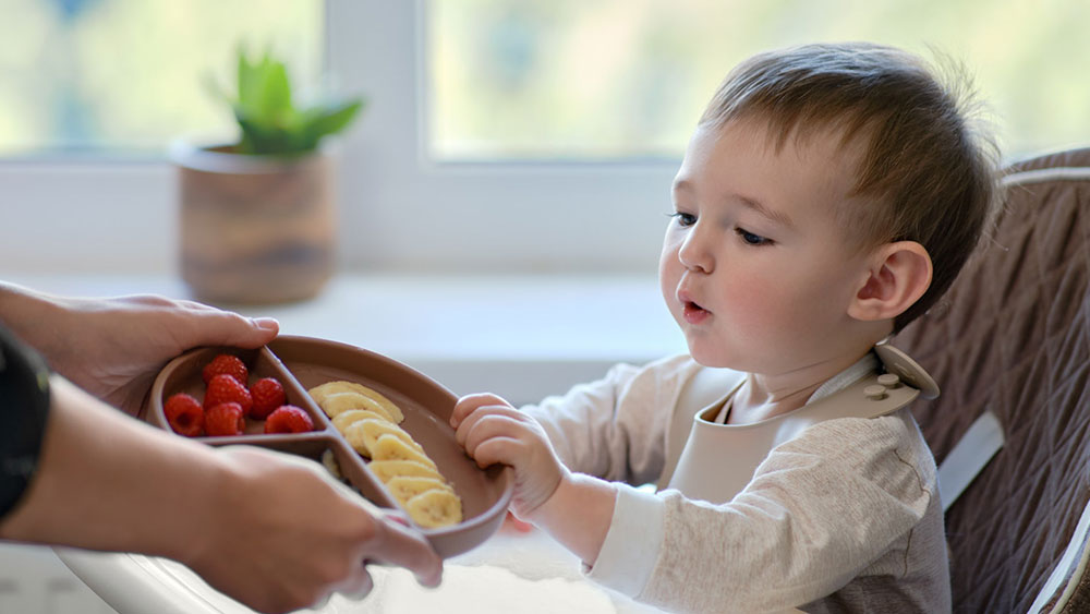 little-boy-eating-food-1